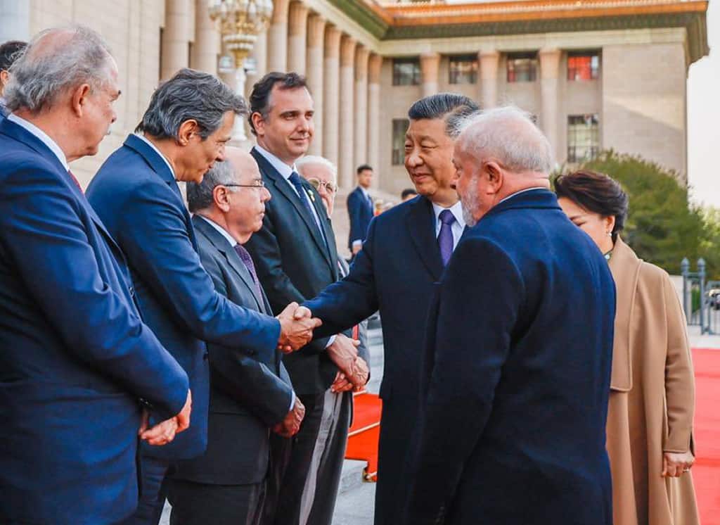 Presidente da China, Xi Jinping, cumprimenta ministro da Fazenda, Fernando Haddad