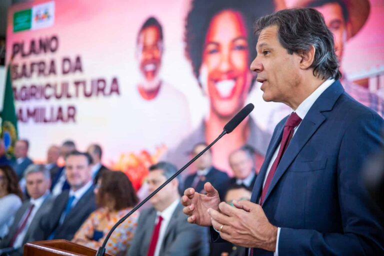 Ministro da Fazenda, Fernando Haddad, discursa durante a cerimônia de lançamento do Plano Safra da Agricultura Familiar, evento ocorrido em Brasília-DF no dia 28 de junho de 2023