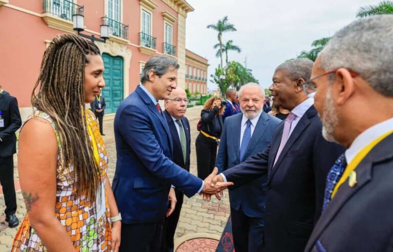 Ministro Fernando Haddad acompanha comitiva do presidente Lula em Angola
