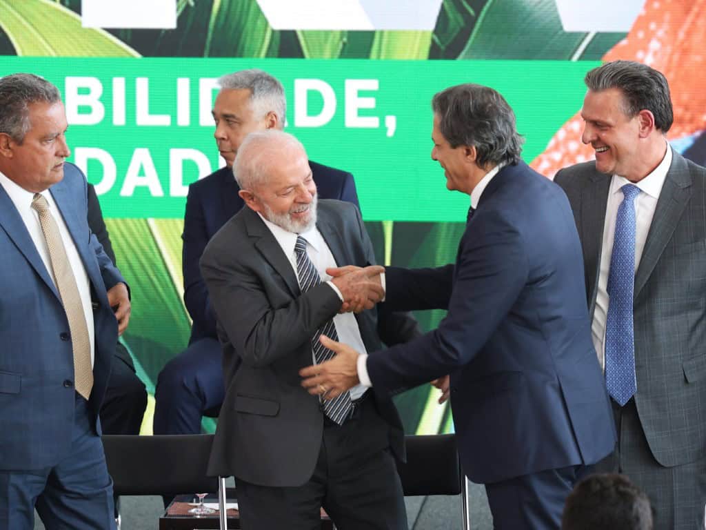 Presidente Luiz Inácio Lula da Silva e o ministro da Fazenda Fernande Haddad durante cerimônia de lançamento do Plano Safra 2024/2025