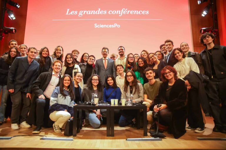 Ministro da Fazenda Fernando Haddad junto aos participantes da Conferência - 10 anos depois do Acordo de Paris: governar na era do clima