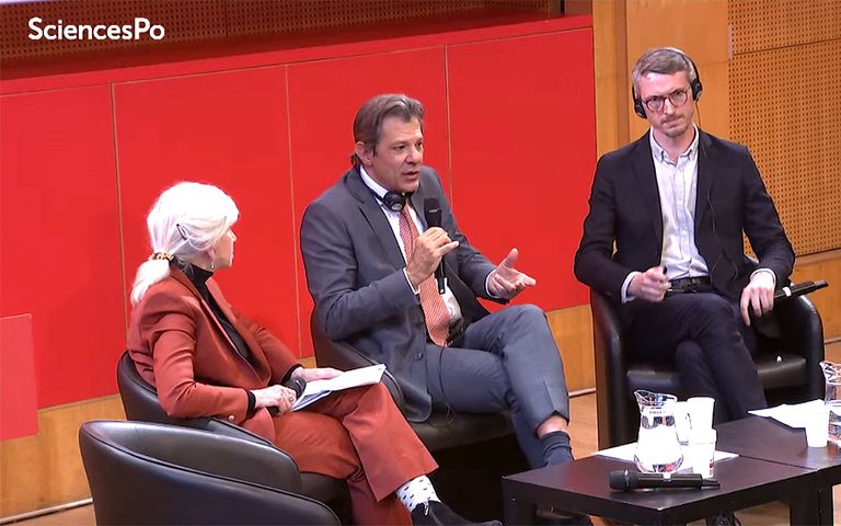 Ministro da Fazenda Fernando Haddad durante participação em conferência no Instituto de Estudos Políticos de Paris, da Sciences Po, em 31 de março de 2025