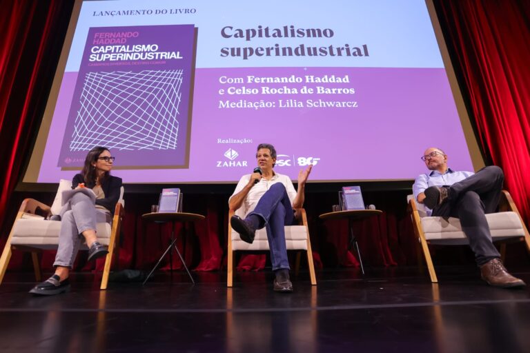 Lancamento_Capitalismo_Superindustrial_08